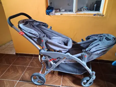Coche doble para bebé en buen estado - miniatura 2