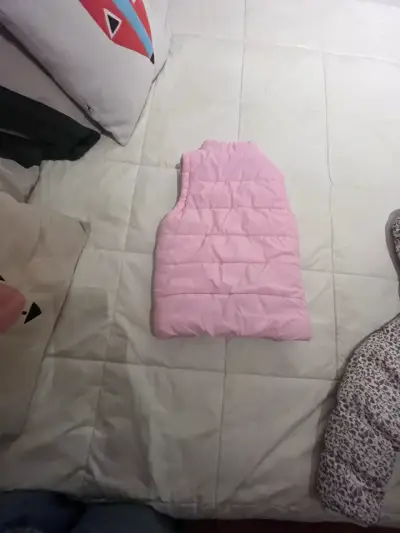 Chaleco acolchado rosado para niña - miniatura 2