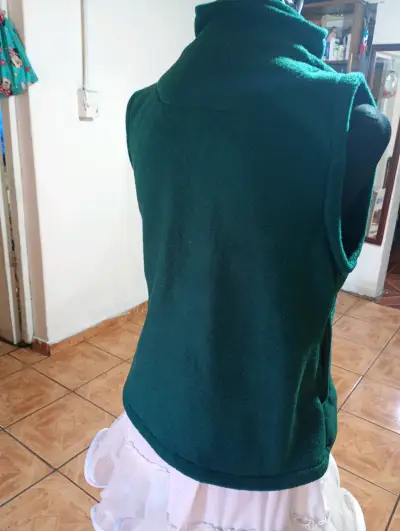 Chaleco sin mangas $6000 - miniatura 2
