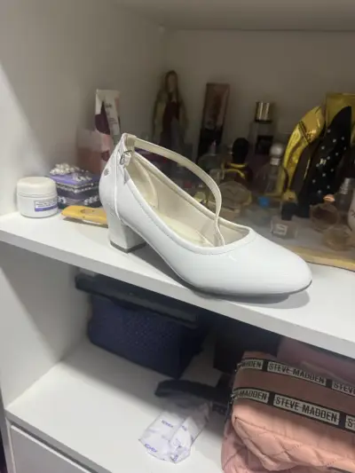 Zapatos de tacón medio blancos elegantes - miniatura 4