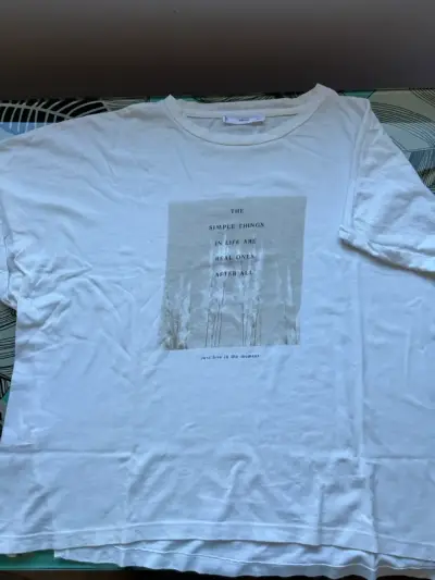 Polera blanca con estampado de texto Mango - miniatura 1