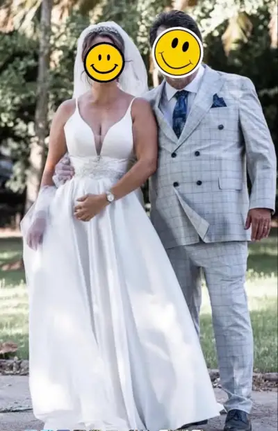Vestido de novia blanco con encaje Katherine - miniatura 4