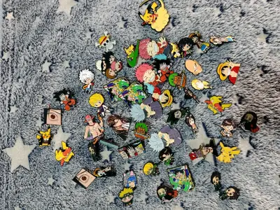 Set de pines de anime variados - miniatura 1