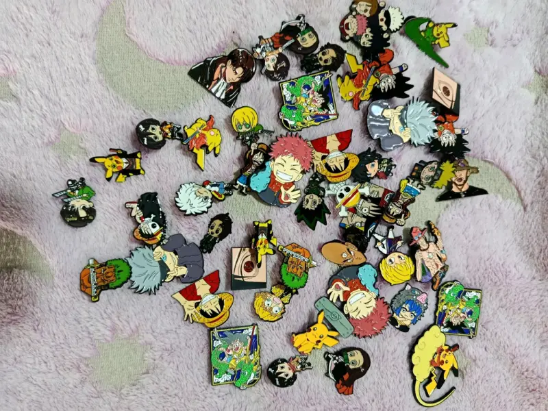 Set de pines de anime variados - 2