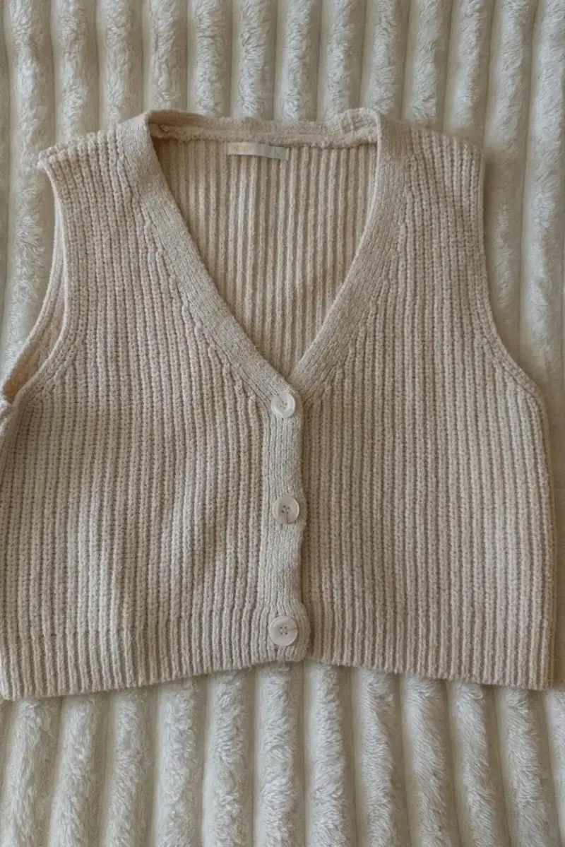 Chaleco tejido sin mangas beige