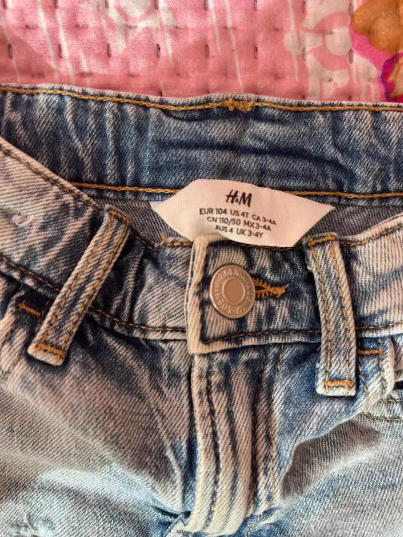 Shorts de mezclilla para niños H&M desgastados