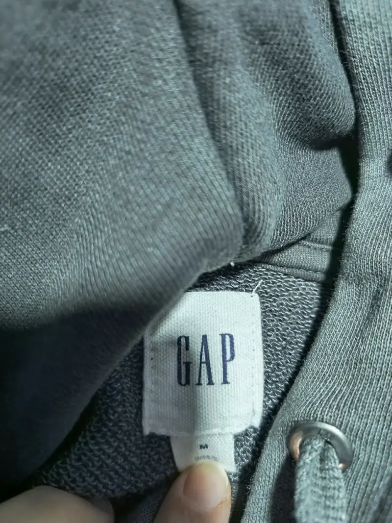 Polerón con capucha gris GAP - 4