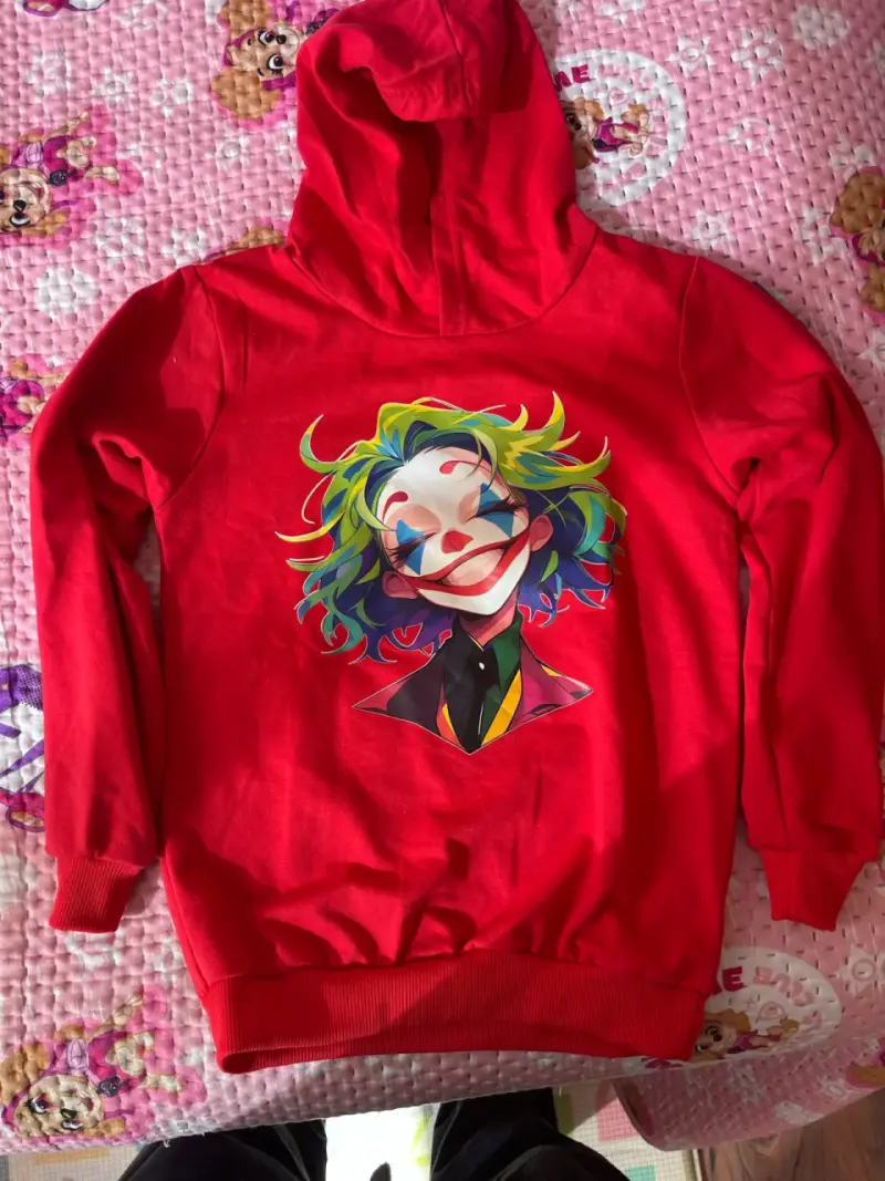 Polerón rojo con diseño de payaso