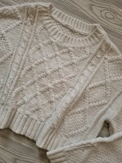 Suéter de punto blanco para mujer - miniatura 2