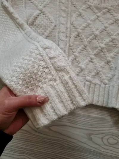 Suéter de punto blanco para mujer - miniatura 3