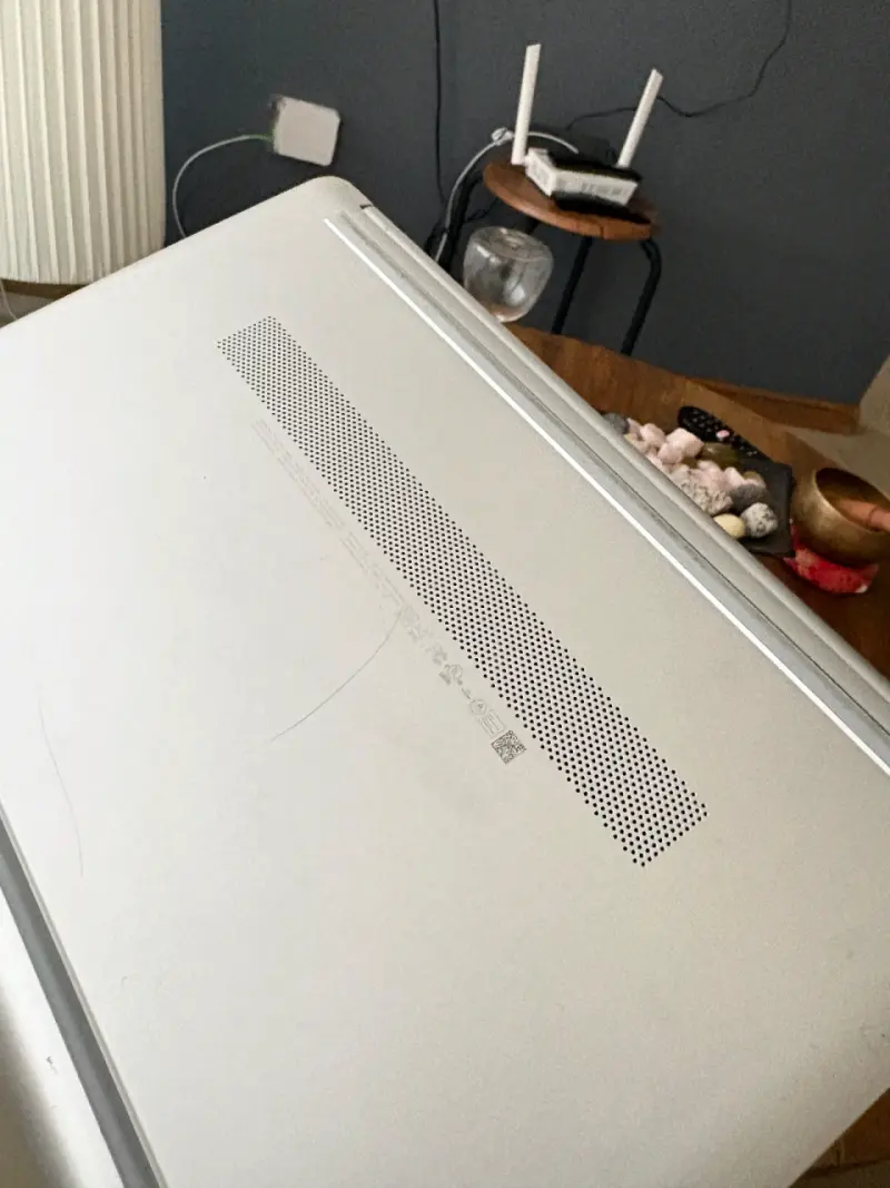 Laptop HP con AMD Athlon Silver 8GB RAM - 2
