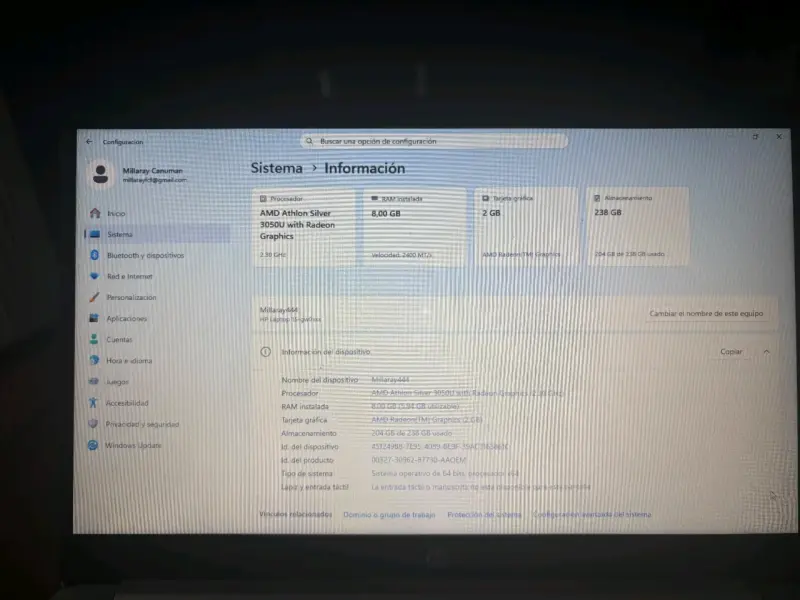 Laptop HP con AMD Athlon Silver 8GB RAM - 5