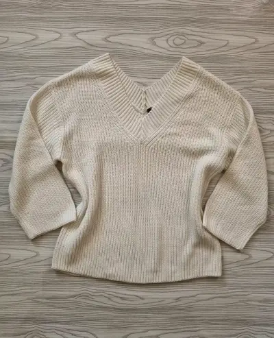 Suéter de punto blanco con cuello en V - miniatura 1