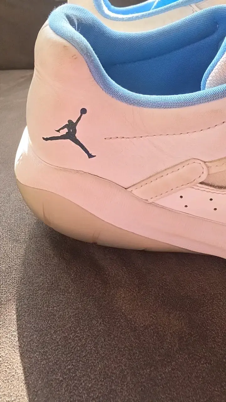 Zapatillas deportivas blancas con detalles azules - 5