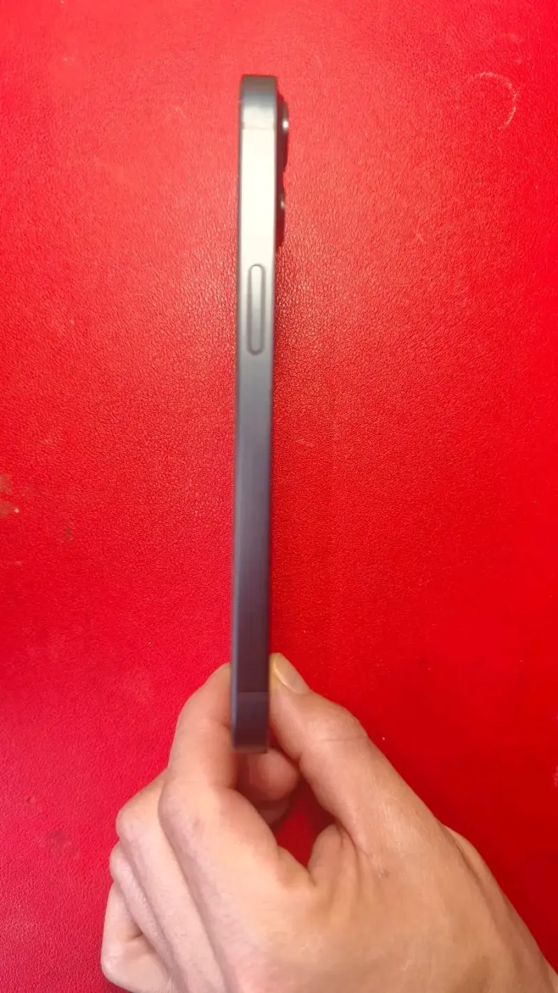 iPhone 13 excelente estado y batería al 88% - 3