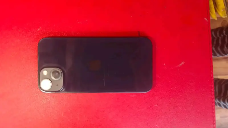 iPhone 13 excelente estado y batería al 88% - 5