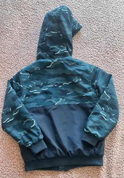 Chaqueta con capucha camuflada para niño - miniatura 2