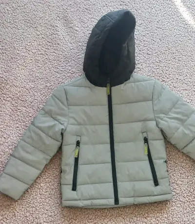 Chaqueta acolchada con capucha para niños - miniatura 1