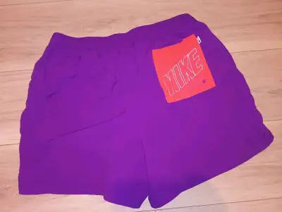 Shorts deportivos morados Nike para hombre - miniatura 1