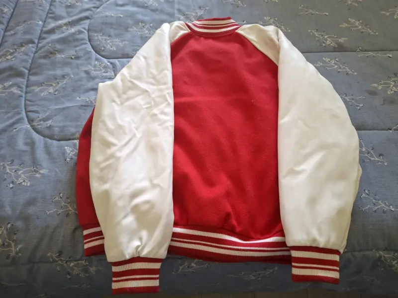 Chaqueta tipo varsity roja con logo mujer - 4