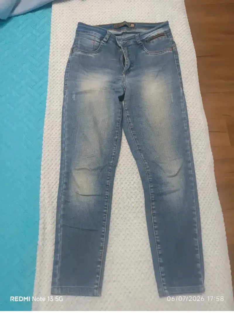 Jeans ajustados para mujer en azul claro y oscuro - 3