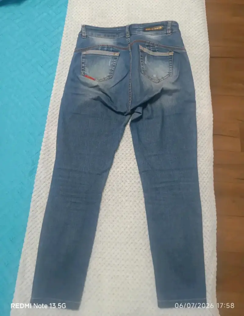 Jeans ajustados para mujer en azul claro y oscuro - 4
