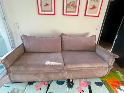 Sofá beige en buen estado - miniatura 2