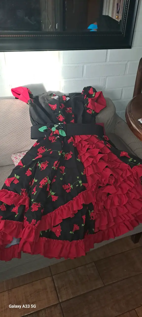 Vestido huasa  negro con flores rojas - 4