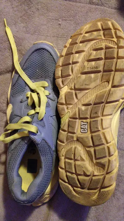 Zapatillas deportivas grises y amarillas para hombre - miniatura 2