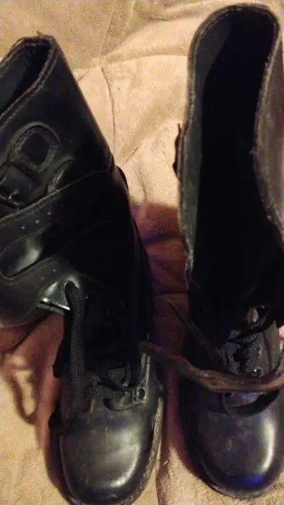 Botas de cuero negro para hombre - miniatura 1