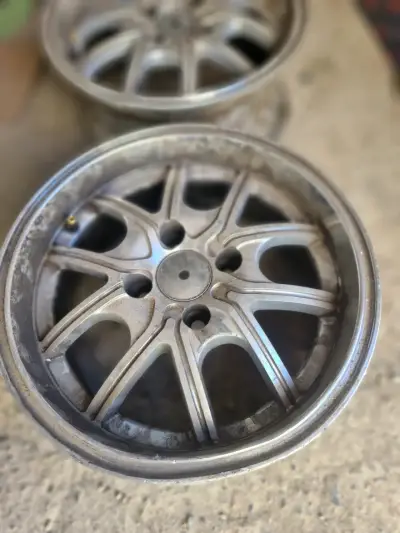 Llantas de aleación para auto usadas - miniatura 2
