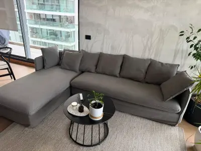 Sofá seccional gris - miniatura 2