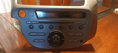 Radio de Auto Honda FIT con CD y AM/FM - miniatura 1
