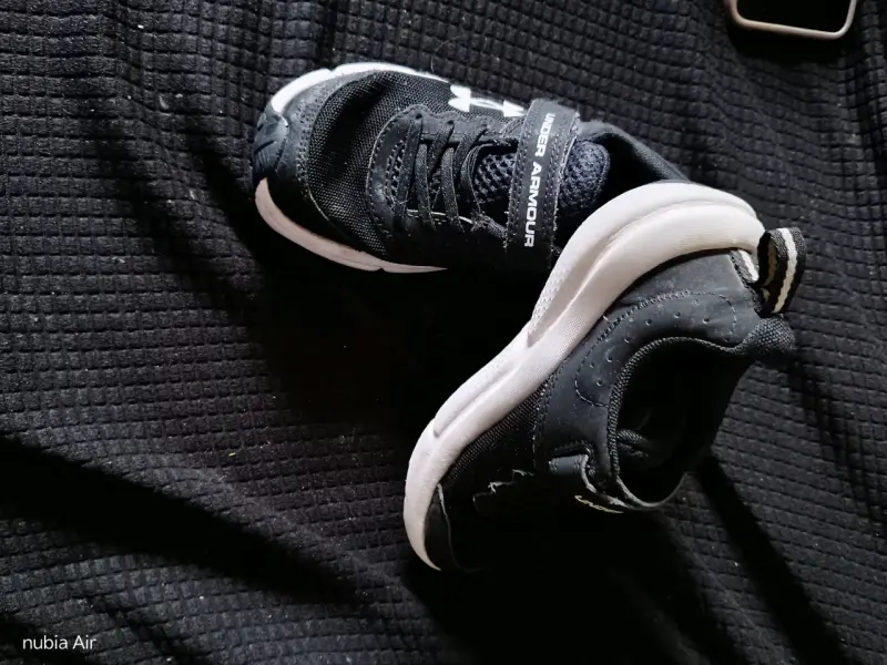 Zapatillas negras Under Armour  niño N-32 - 2