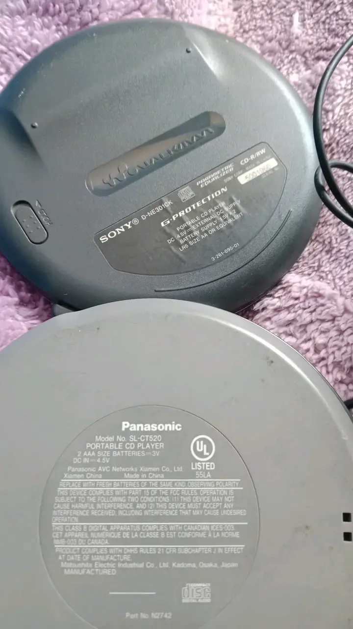 Reproductor de CD portátil Sony Walkman con adaptador - 2