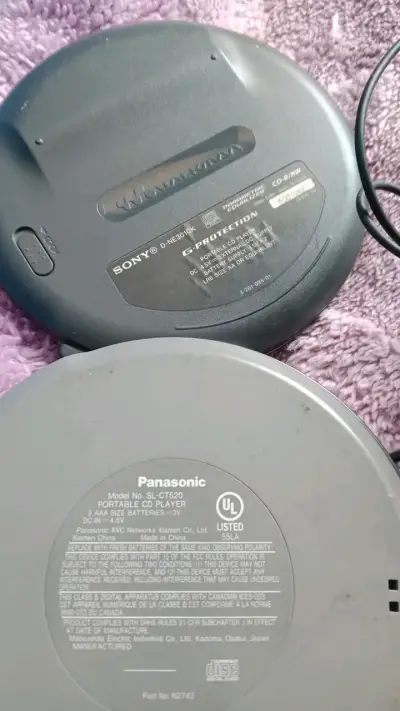 Reproductor de CD portátil Sony Walkman con adaptador - miniatura 2