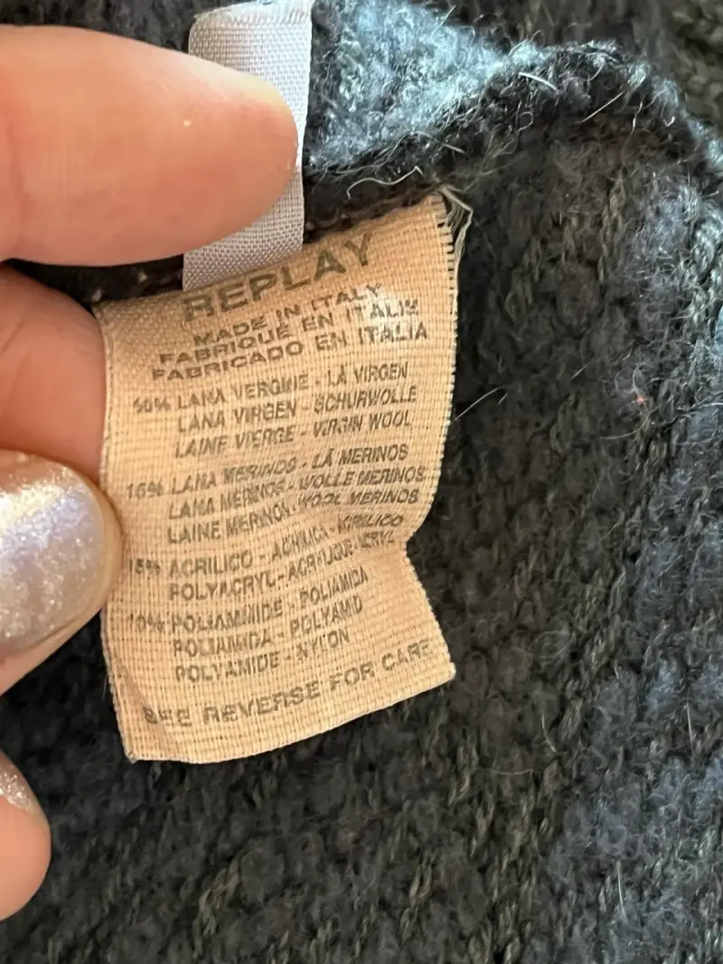 Suéter de lana merino gris con diseño geométrico - 4