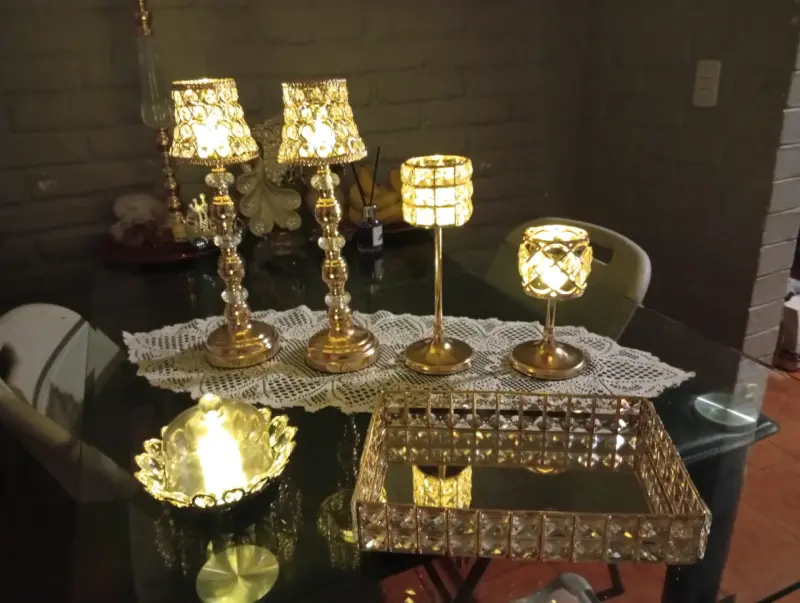 Juego de lámparas decorativas doradas con bandeja - 1