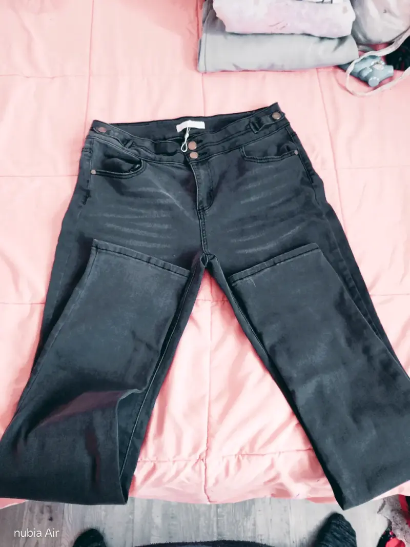 Jeans negros de mujer en buen estado