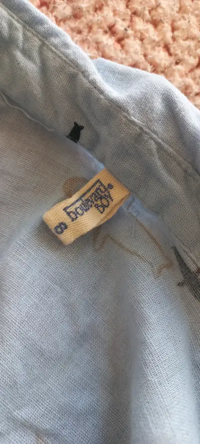 Camisa de niño azul con estampado de tiburones - miniatura 3