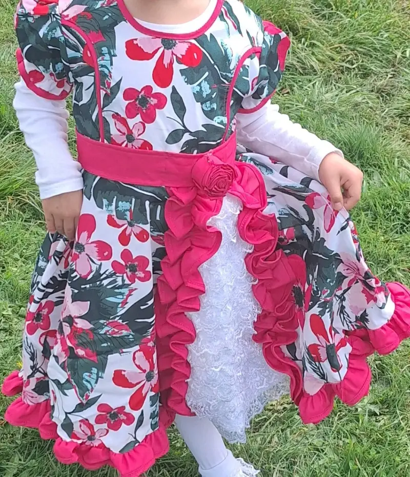 Vestido de niña con diseño floral y volantes - 1