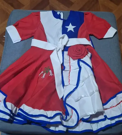 Vestido de niña con diseño floral y volantes - miniatura 2