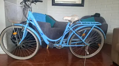 Bicicleta urbana azul con canasto Totem - miniatura 1
