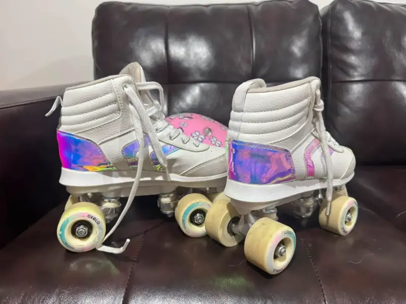 Patines Decathlon 36 de 4 ruedas blancos + casco - 2