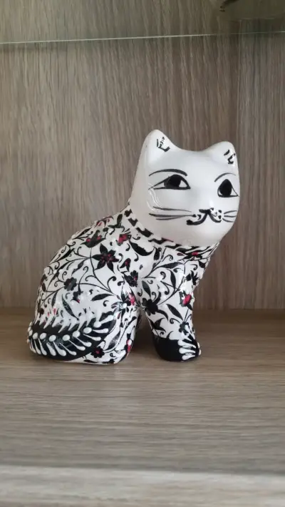 Figura decorativa de gato cerámico - miniatura 1
