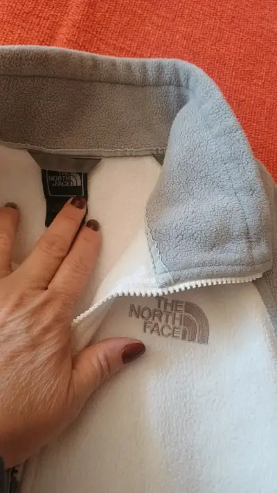 Chaqueta polar gris The North Face para mujer - miniatura 2