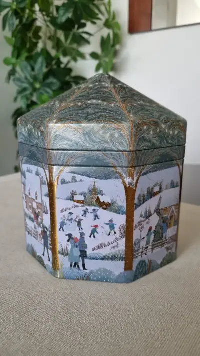 Caja decorativa navideña con luz y música - miniatura 1