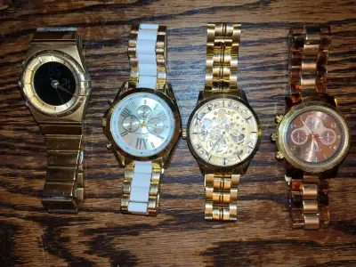 Set de 4 relojes dorados para hombre - miniatura 1