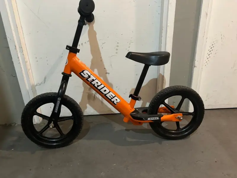 Bicicleta de equilibrio Strider Sport naranja para niños - 1