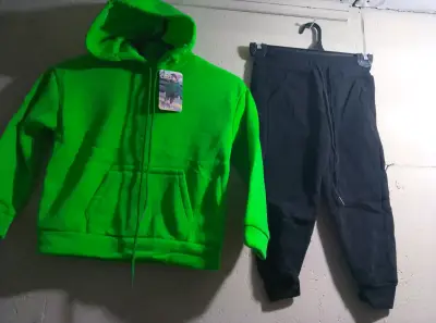 Conjunto deportivo verde y negro para niños - miniatura 1